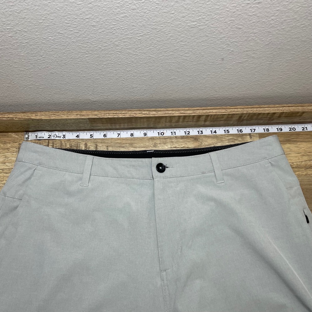 Vuori Aim Shorts Mens 36 Light Grey Performance Stretch V368 Golf Casual 8.5" - Picture 6 of 7